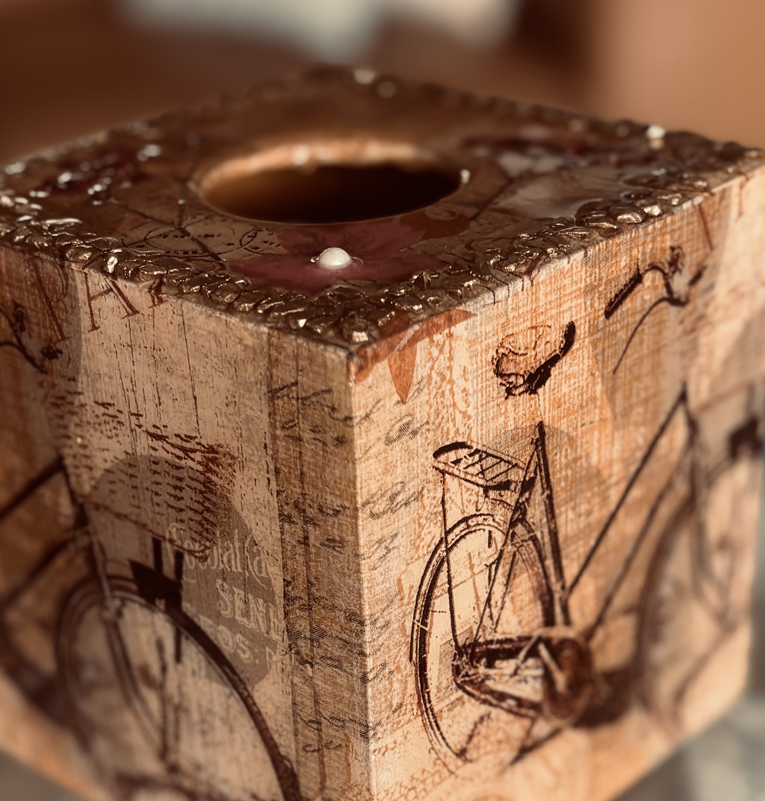 Tissue Box - Vintage Design